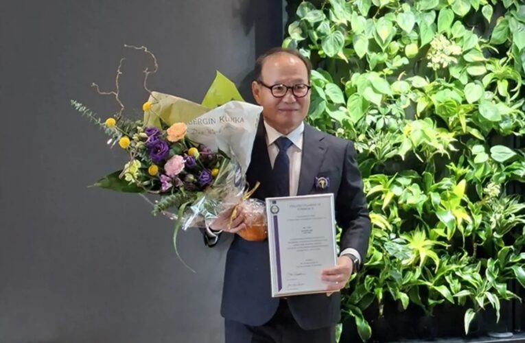 Dr. Jin-Doo Kim Awarded with Medal for Extraordinary Achievement for Decades-long Work for Promoting Board and Paper Technologies