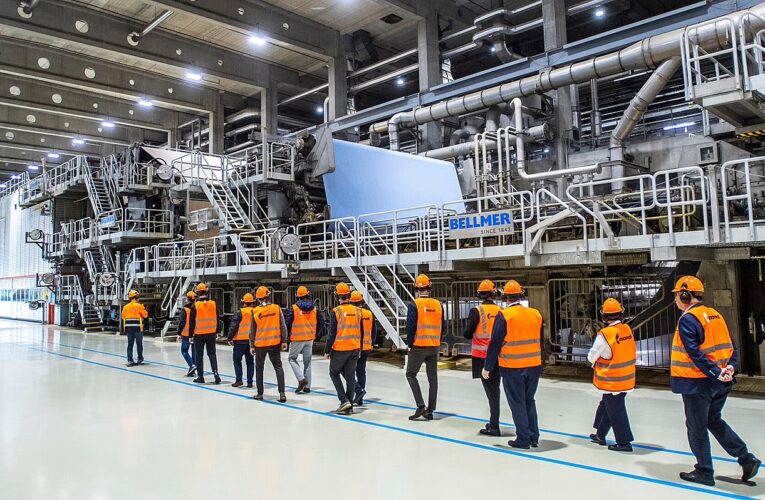 Mondi Customers Experience High-performance Kraft Paper Firsthand at New Paper Machine in Štětí Mill